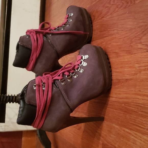 Boots - Picture 2 of 3